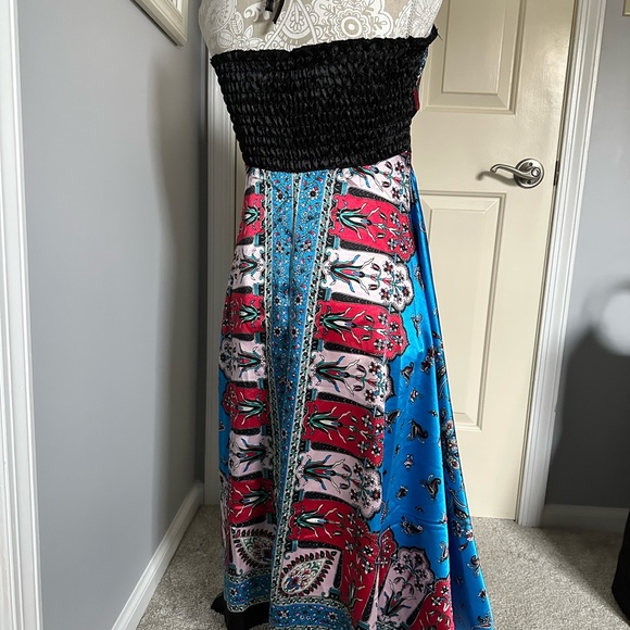 Beautiful handkerchief halter dress - Picture 3 of 3